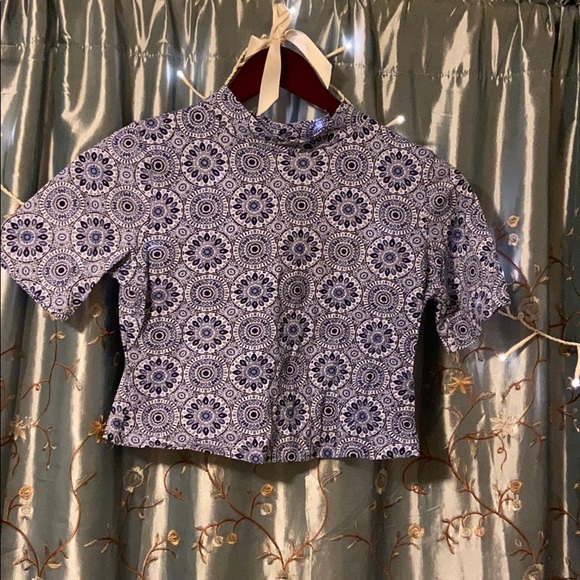 Blue fitted crop top. - Picture 2 of 2